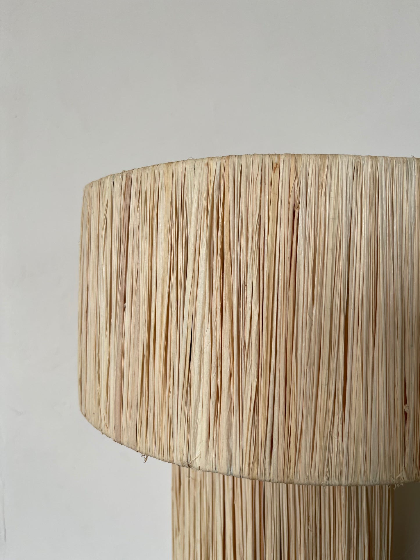 Lampe en raphia Téh